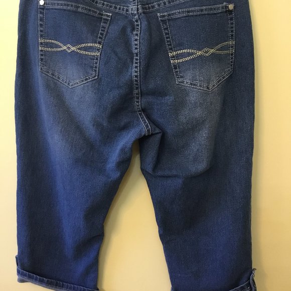 Blue Identity Women's Denim Capri Jeans Size 12P - Picture 2 of 4